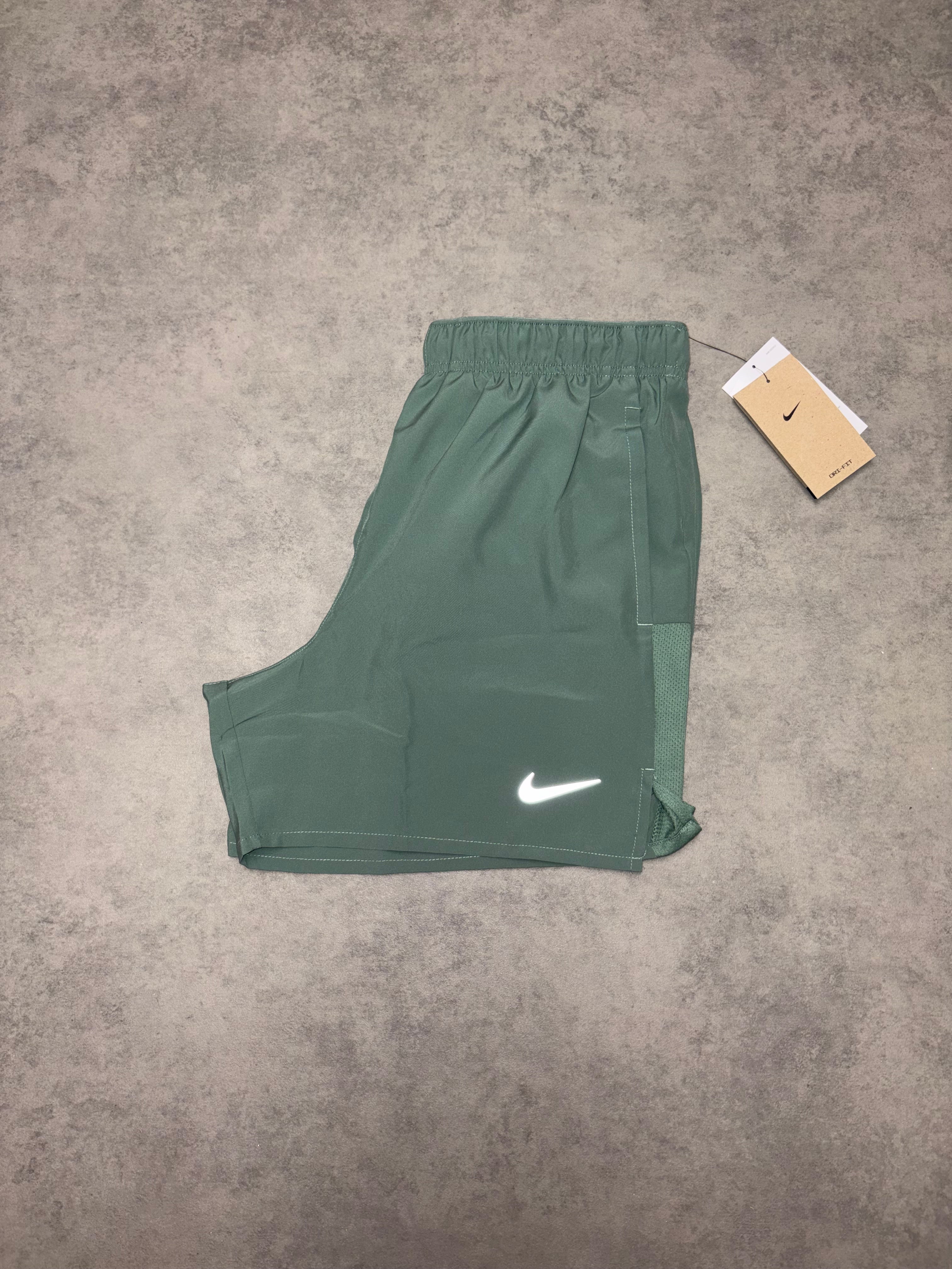 Nike Challenger 5” Shorts - Clay Green