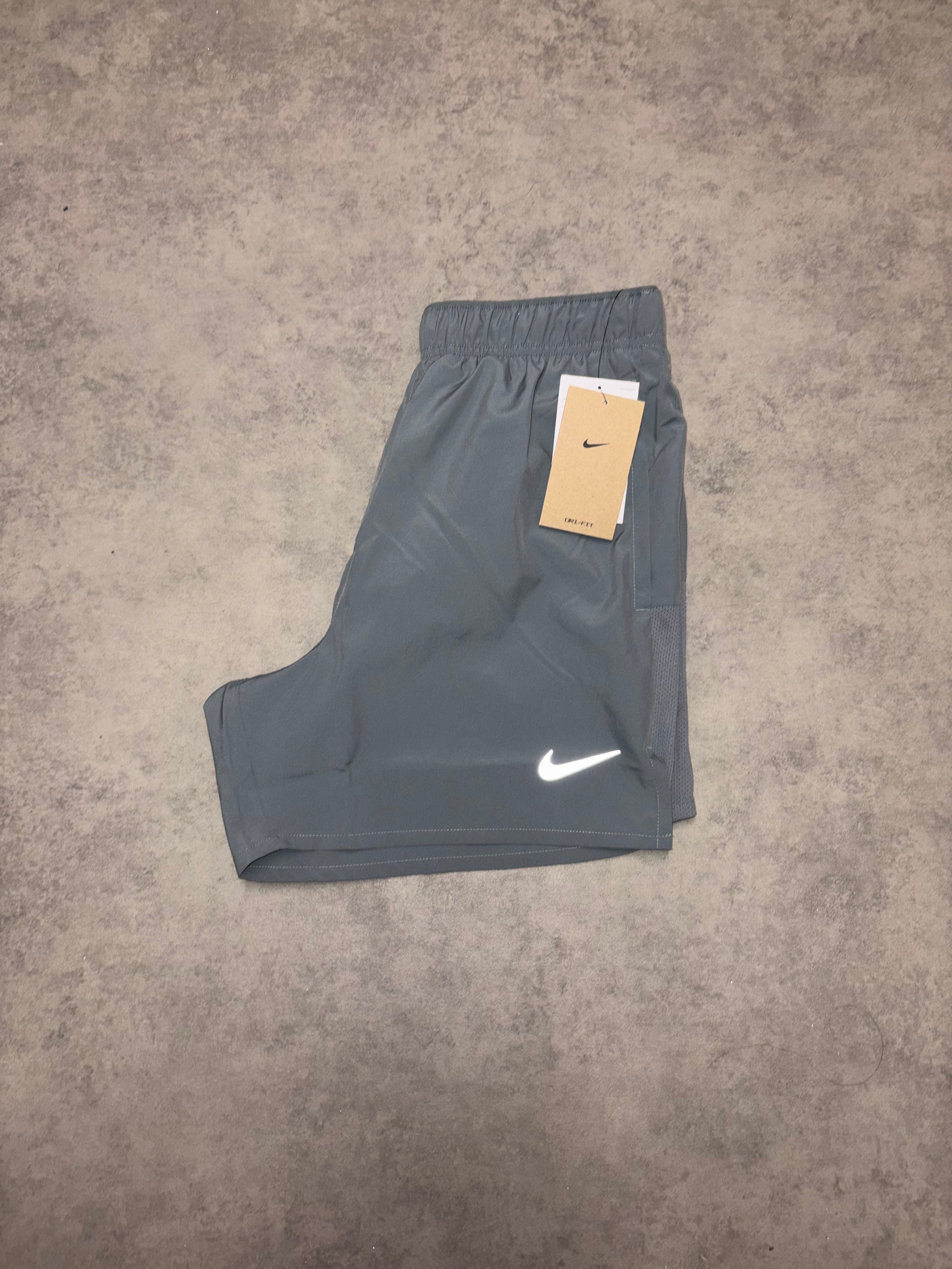 Nike Challenger 7” Shorts - Grey