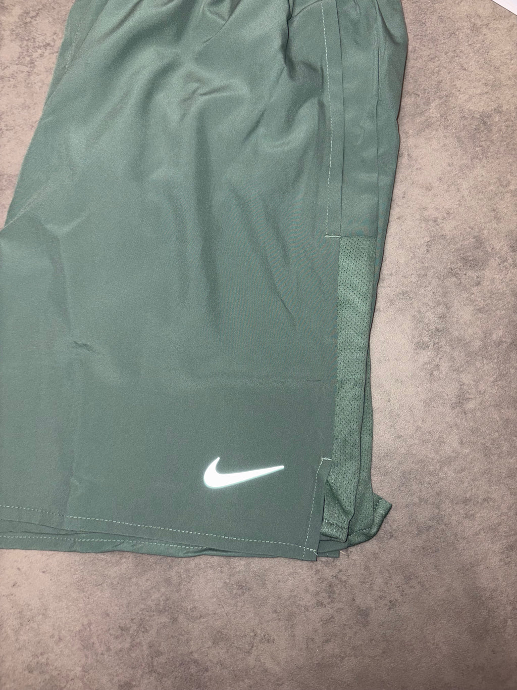 Nike Challenger 7” Shorts - Clay Green
