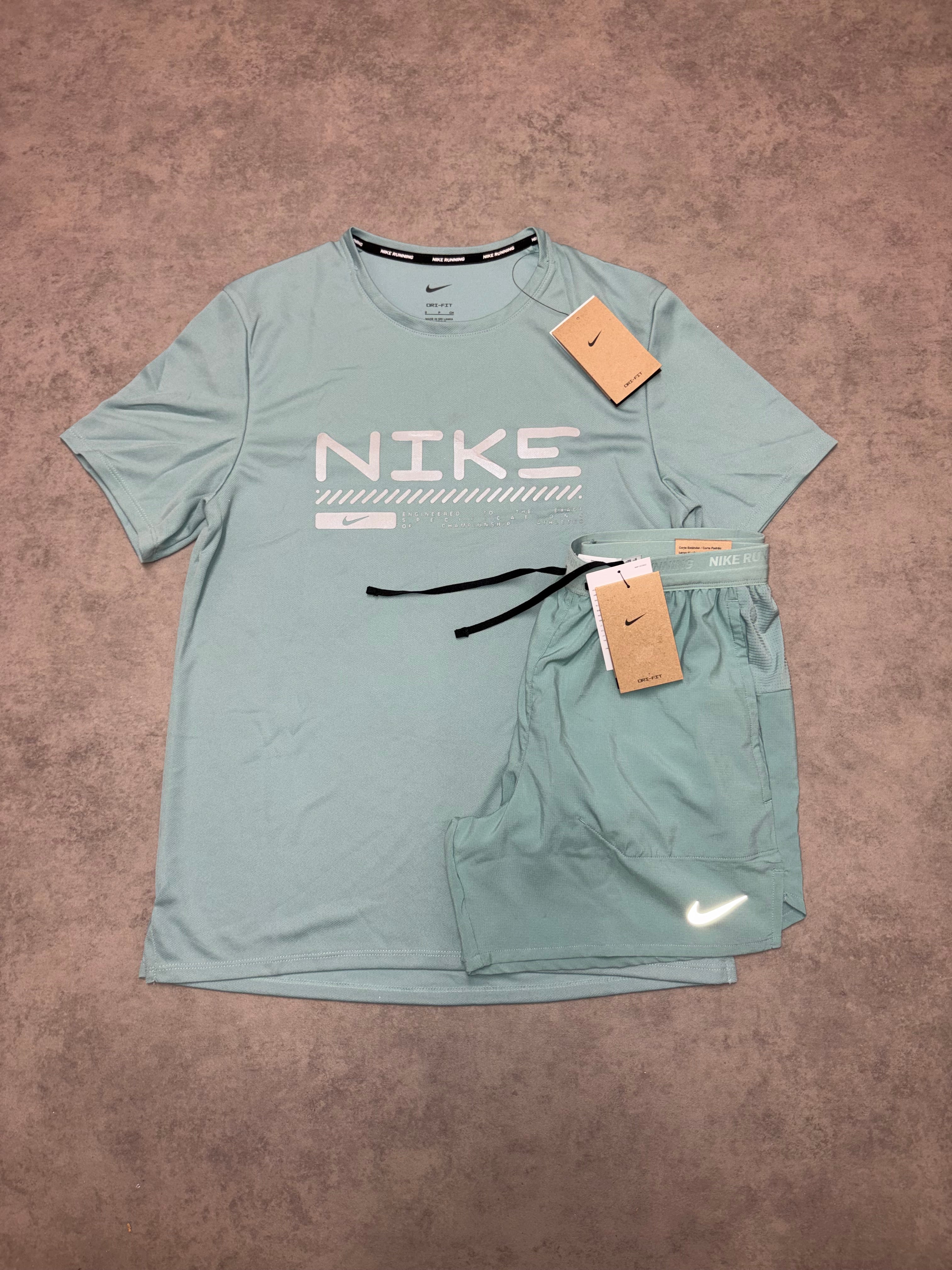 Nike Flash Top & Stride 5” Shorts Set - Cannon Green