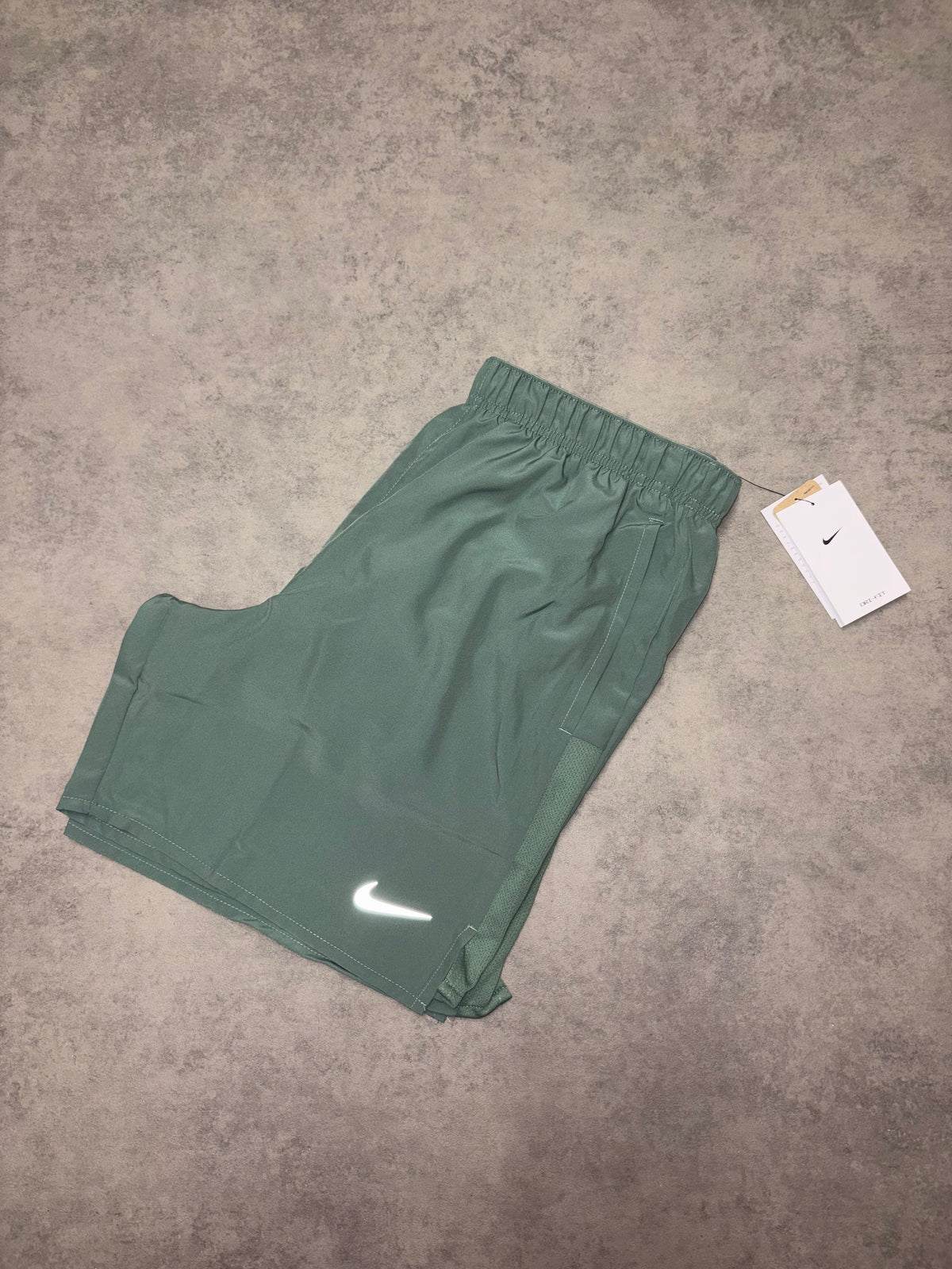 Nike Challenger 7” Shorts - Clay Green