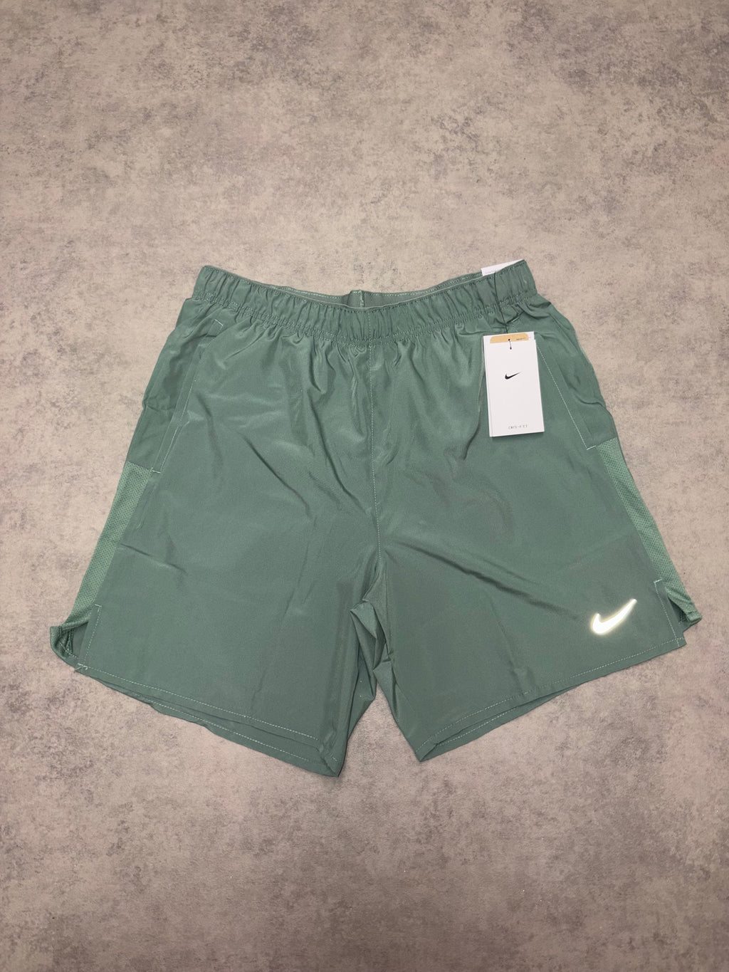 Nike Challenger 7” Shorts - Clay Green