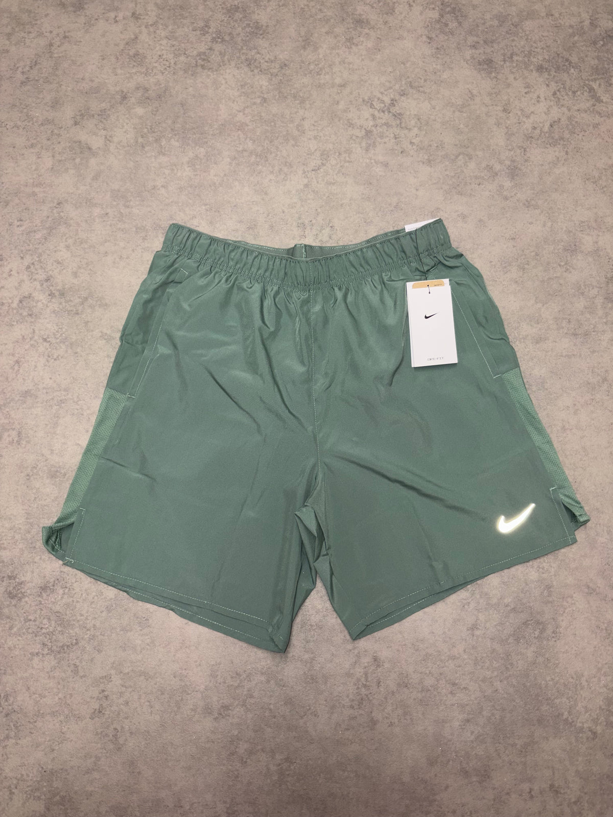 Nike Challenger 7” Shorts - Clay Green
