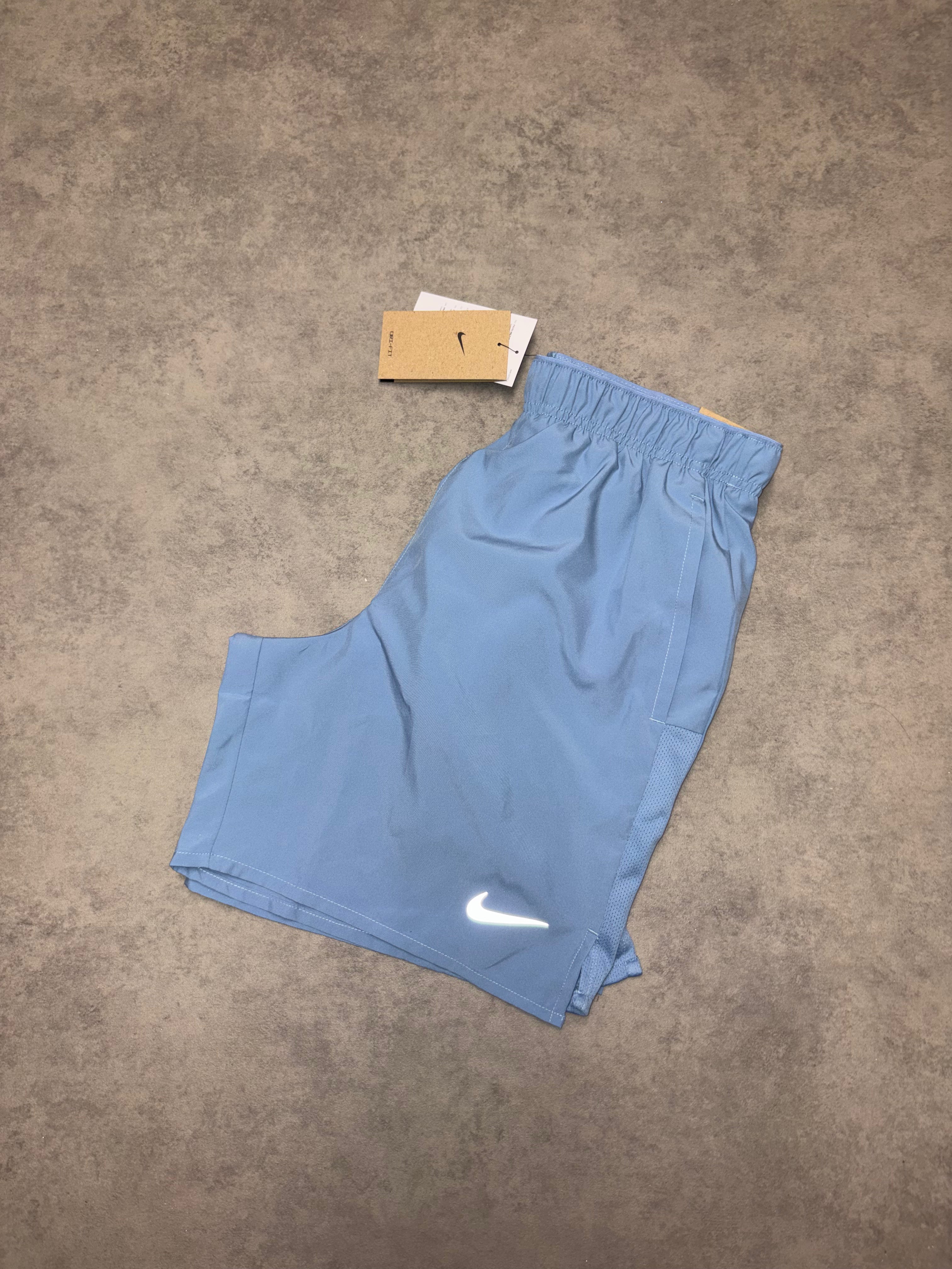 Nike Challenger 7” Shorts - Light Blue